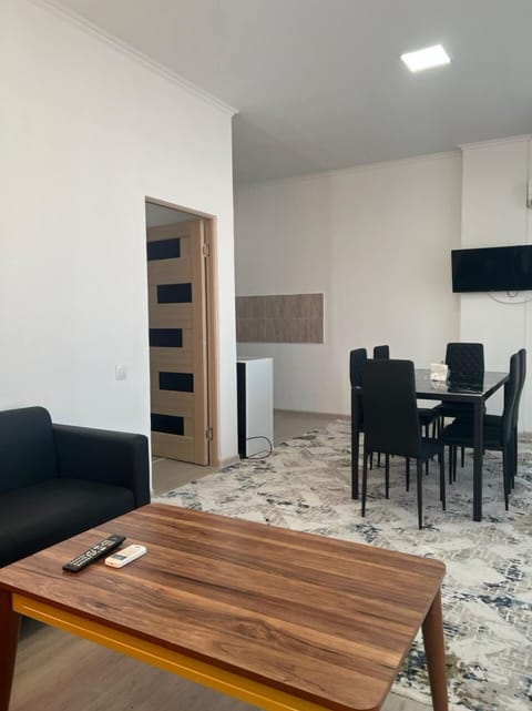 Desk, laptop workspace, soundproofing, free WiFi