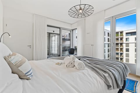 2 bedrooms, desk, laptop workspace, iron/ironing board