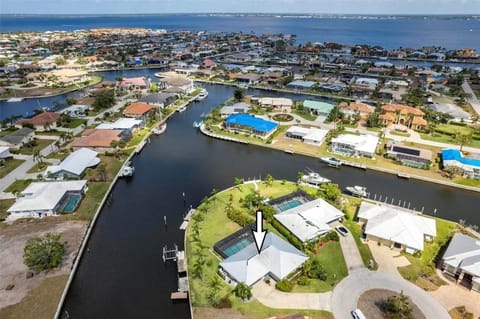 Easy access, bring your sailboat 160' Seawall