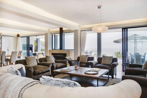 House | 4 bedrooms, desk, Internet