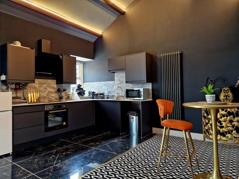 Cottage | Private kitchen | Fridge, dishwasher, electric kettle, toaster