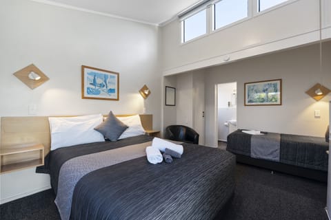 Superior Studio | Premium bedding, iron/ironing board, free WiFi, bed sheets