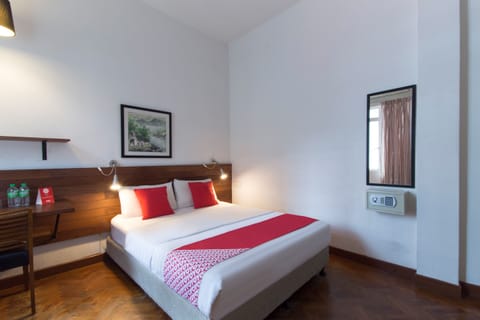 Deluxe Double Room | Desk, blackout drapes, WiFi (free), bed sheets