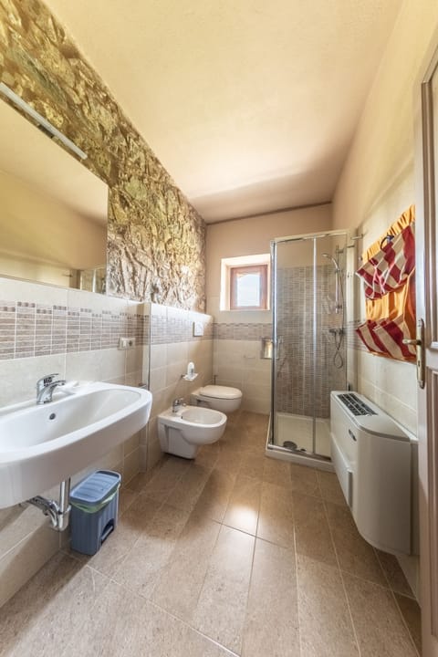 Double Room | Iron/ironing board, free WiFi, bed sheets