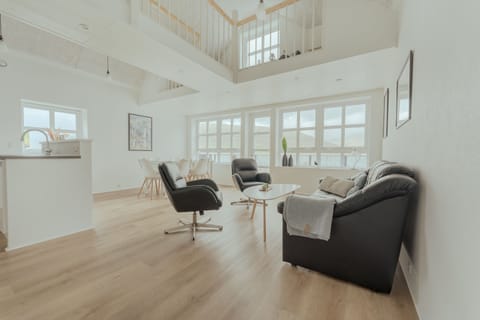 Standard House, 3 Bedrooms | Living area | 40-inch flat-screen TV with satellite channels, heated floors