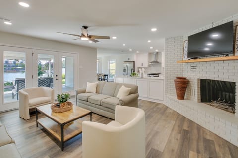 House (5 Bedrooms) | Interior