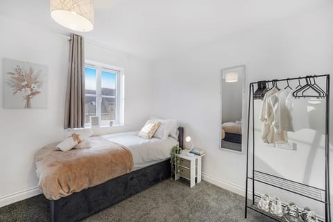 [En-suite bedroom Street View with added Storage]