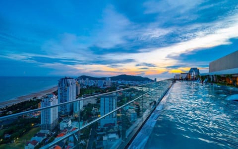 Rooftop pool