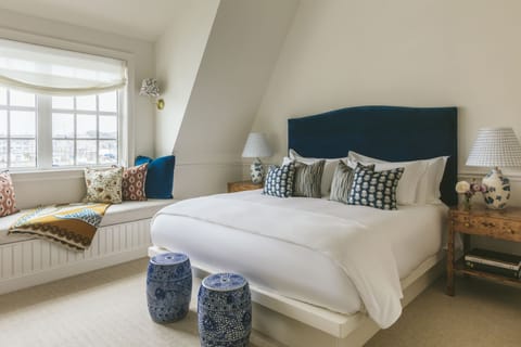 Premium bedding, down comforters, minibar, in-room safe