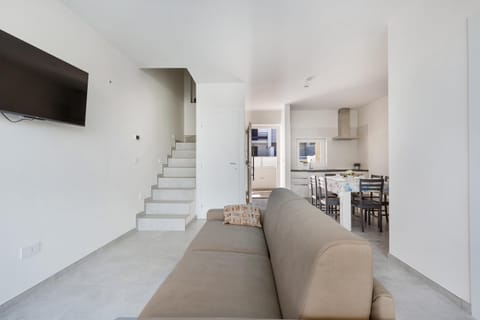 Apartment | Living area | Flat-screen TV