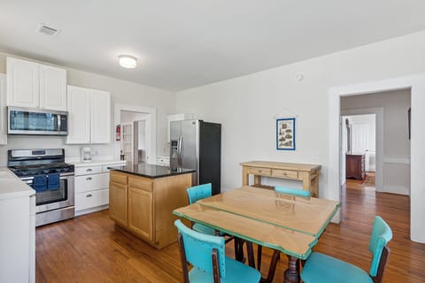 Kitchen & Dining Area