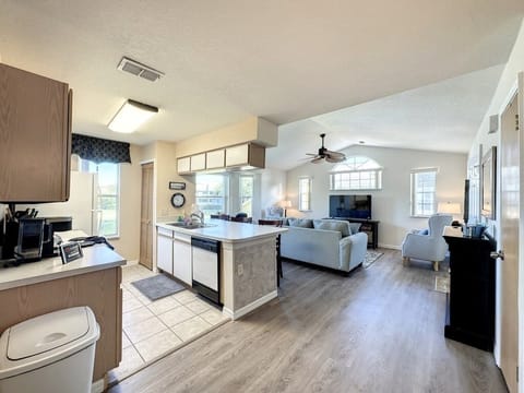 Condo, 3 Bedrooms | Private kitchen