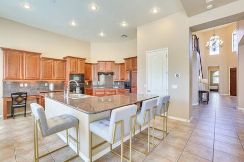 House (4 Bedrooms) | Interior