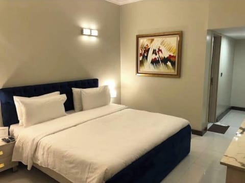 Free WiFi, bed sheets, wheelchair access
