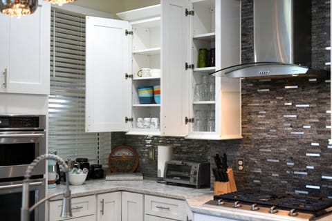 Our fully stocked kitchen provides everything you`ll need to cook anything you want. Including lobsters.