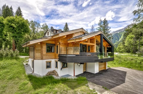Chalet Silver Forest in Lavancher, a hamlet close to Chamonix