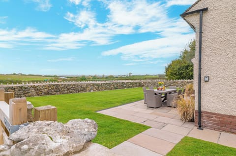 Cottage | Outdoor dining