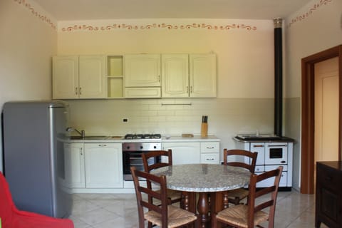 Family Room | Private kitchen | Full-size fridge, oven, stovetop, dishwasher