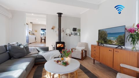 Bliss | Living Room | Fireplace | Smart TV | Wifi | Air conditioner