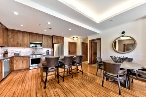 16 - Stainless steel GE appliances makes meal prep a breeze.