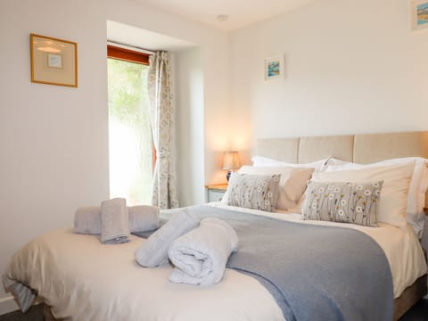 2 bedrooms, individually decorated, individually furnished, free WiFi