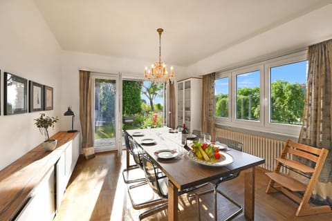 Family Villa, 3 Bedrooms, Microwave, Mountainside (Ca' Lidia - Lugano Villa with Garden) | Dining