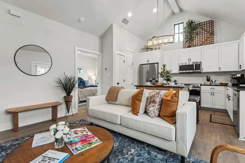 Cozy couch to spread out.