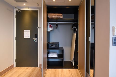 Suite | Interior