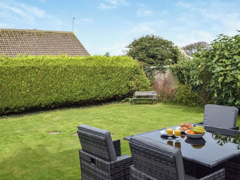 Sitting-out-area | Maes Dyfed, St Davids