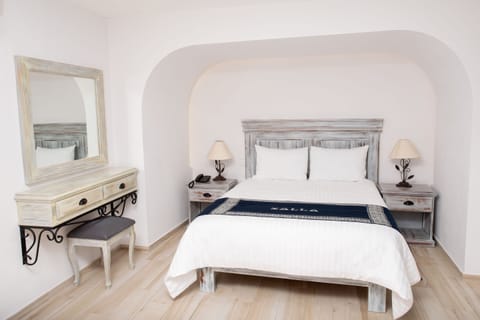 Comfort Room | Premium bedding, down comforters, blackout drapes, iron/ironing board