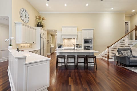 Fully Equipped Kitchen- Has 4 Bar Stools