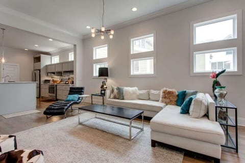 Welcome to The Astor, your inviting home base in 12South, one of Nashville’s most beloved neighborhoods.