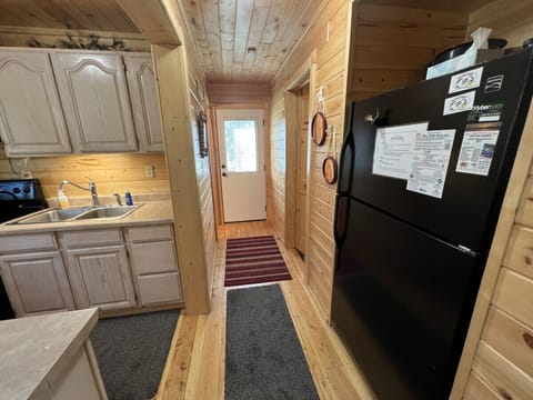 Hallway to kitchen, bedroom, & bathroom
