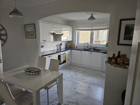 Kitchen/Dining Area (1)