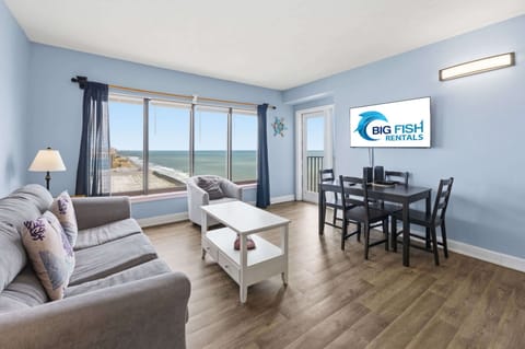 Amazing Living Room, Beautifully Decorated, Stunning Views🌊☀️
