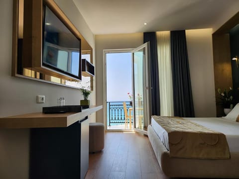Superior Double Room with Balcony and Sea View | Hypo-allergenic bedding, soundproofing, free WiFi, bed sheets