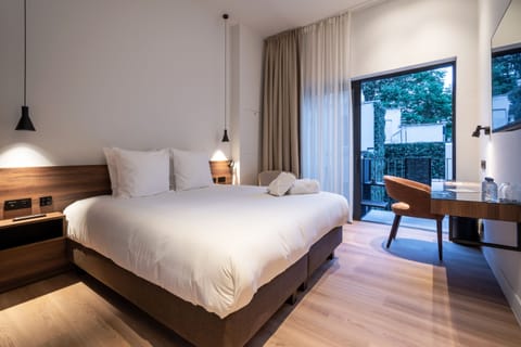 Double Room with Balcony | Hypo-allergenic bedding, pillowtop beds, minibar, in-room safe