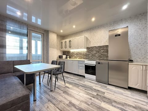 Comfort Condo | Private kitchen | Full-size fridge, stovetop, griddle, cookware/dishes/utensils