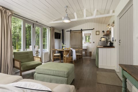 Keepers Stable Sitting Area - StayCotswold