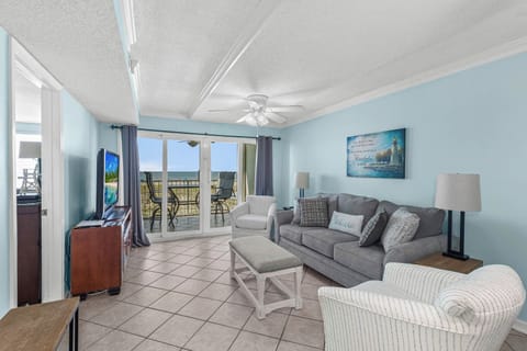 Castaways 1B, 327 East Beach Blvd., Gulf Shores, Alabama, beach front, 2 bedroom condominium