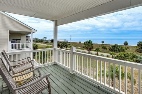 Apartment (3 Bedrooms) | Front of property