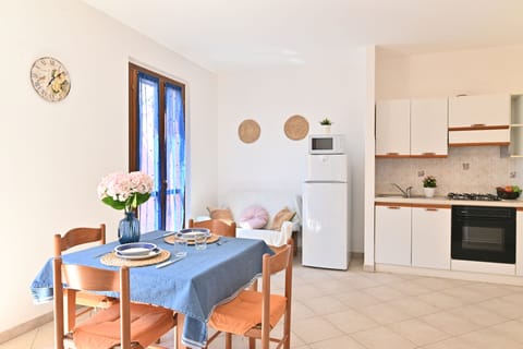 Basic Apartment | Private kitchen | Full-size fridge, microwave, oven, stovetop
