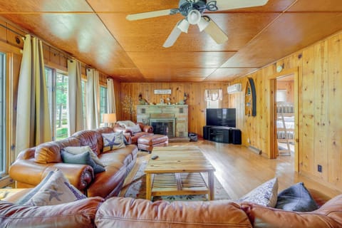 Rapid City Vacation Rental | 3BR | 2.5BA | 2,000 Sq Ft | Stairs Required