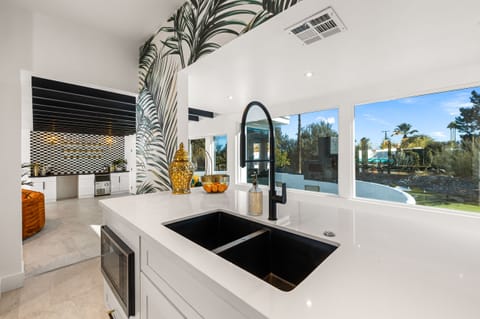 House | Private kitchen | Coffee/tea maker, full-size fridge, microwave, oven
