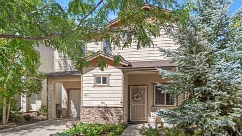 Charming home nestled in a family-friendly neighborhood, just minutes from Flagstaff’s vibrant downtown.