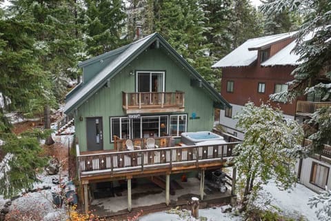 Welcome to Mt. Hood Chalet, your perfect mountain escape nestled on the slopes of majestic Mt. Hood!