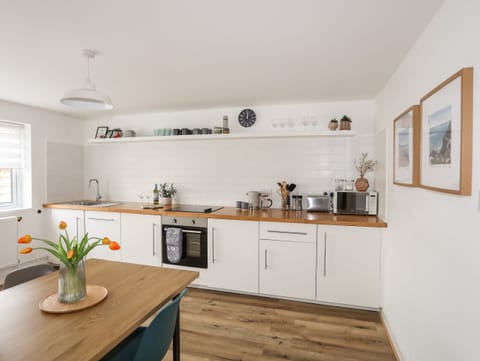 Fridge, dishwasher, electric kettle, cookware/dishes/utensils