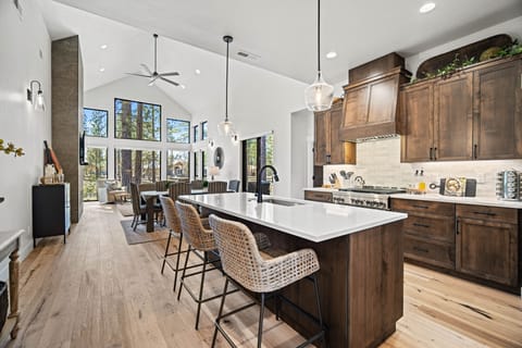 18145 Forestbrook-13
