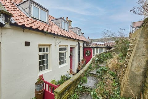 Dotty's Coastal Retreat, Staithes - Host & Stay