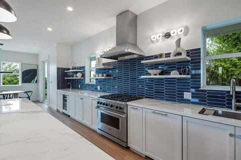 Stainless steel appliances & chef essentials